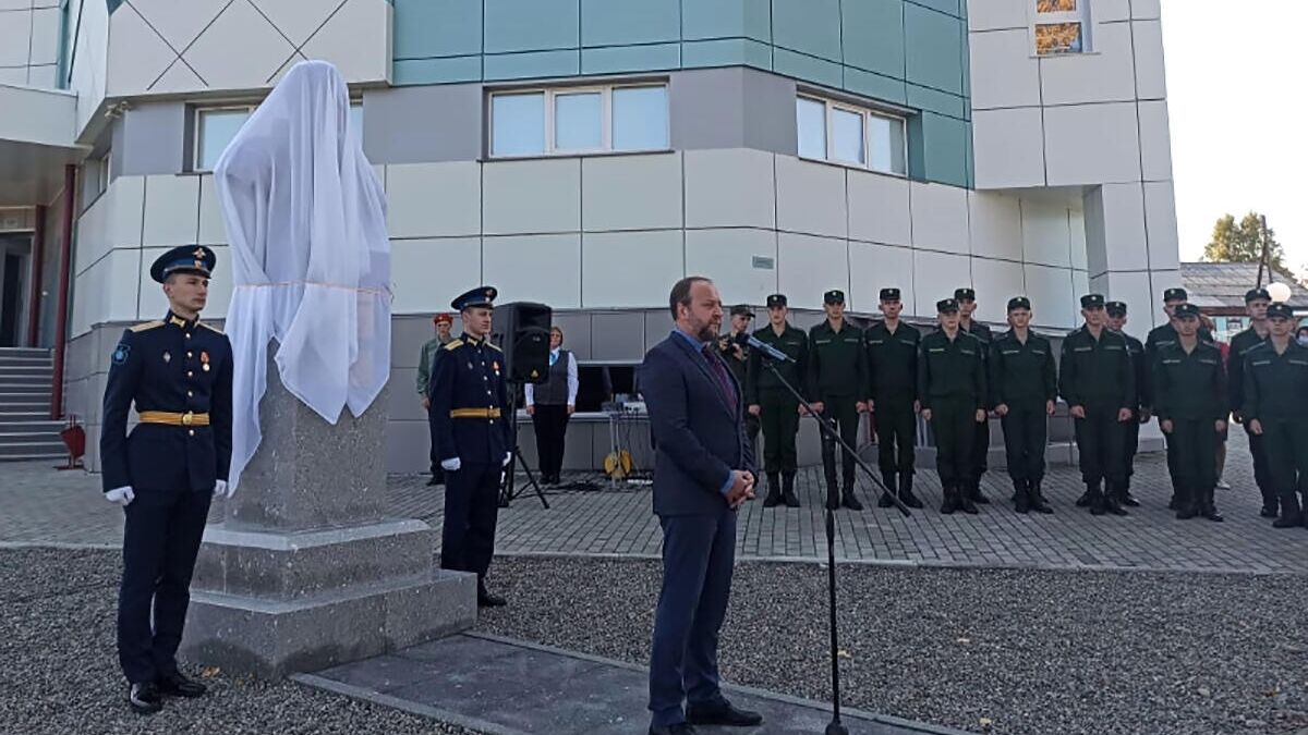 Церемония открытия бюста второго космонавта планеты Германа Титова селе Полковниково Алтайского края - РИА Новости, 1920, 20.09.2020