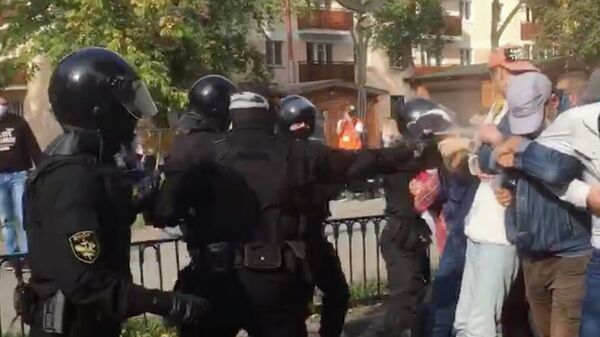 Милиция распылила слезоточивый газ на протестах в Бресте