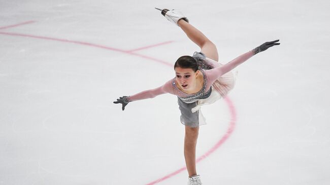 Анна Щербакова выступает с произвольной программой