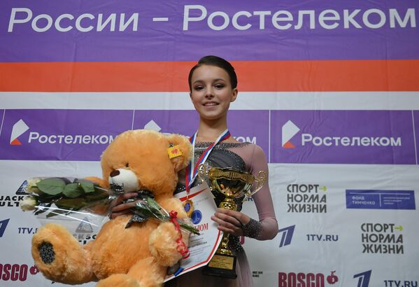 Анна Щербакова, занявшая 1-е место в женском одиночном катании на I этапе Кубка России