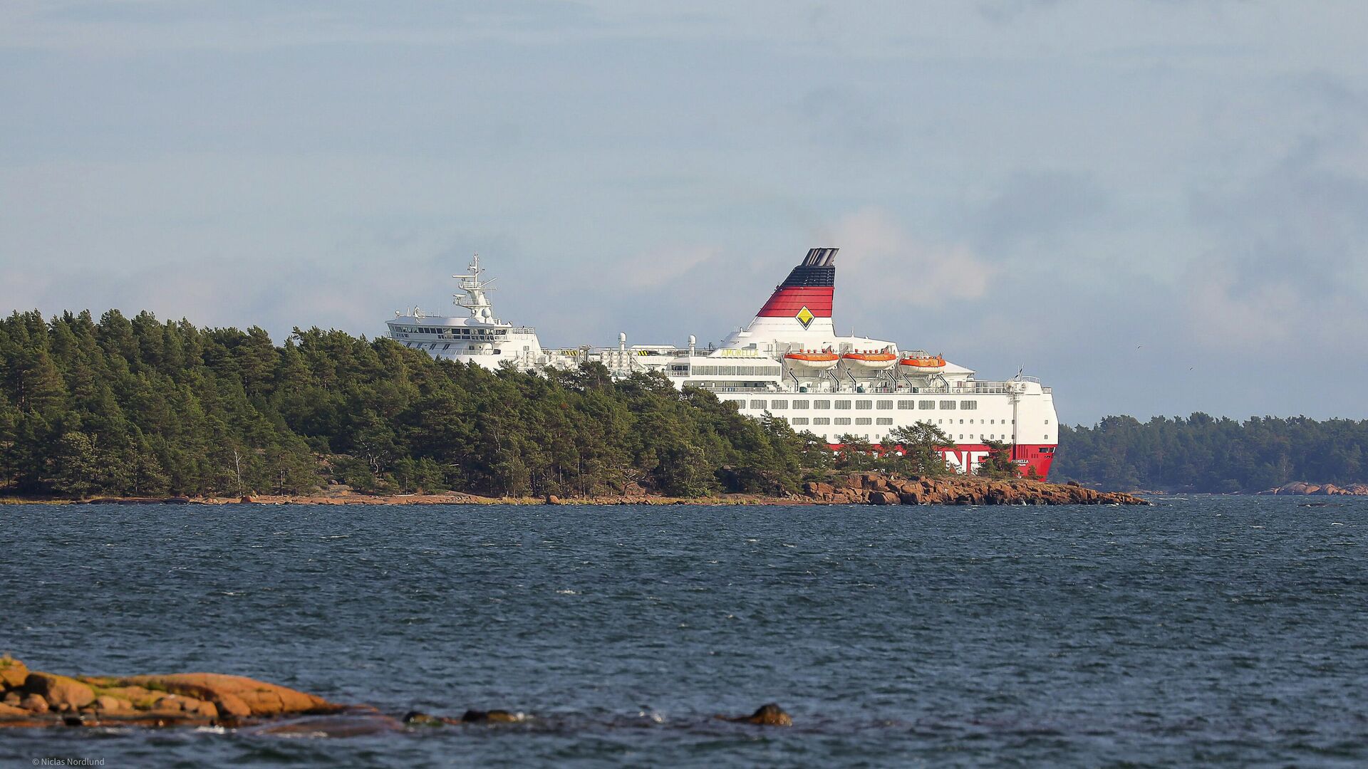 Паром компании Viking Line MS Amorella сел на мель на архипелаге Ярсо в Фогло, Аландские острова - РИА Новости, 1920, 20.09.2020