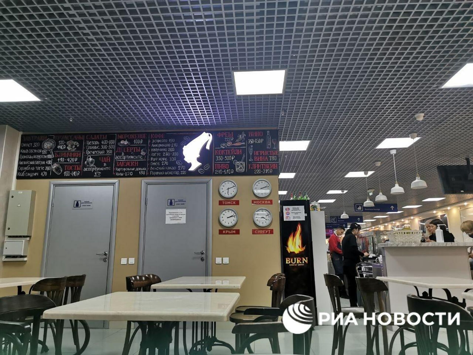 Кофейня в аэропорту Томска, где пил чай Алексей Навальный - РИА Новости, 1920, 21.09.2020
