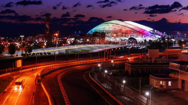 Трасса Формулы 1 и стадион Фишт в Олимпийском парке в Сочи.