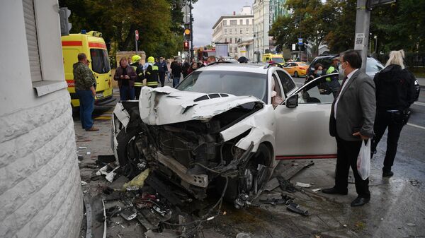 Автомобиль Infiniti, пострадавший в ДТП в центре Москвы