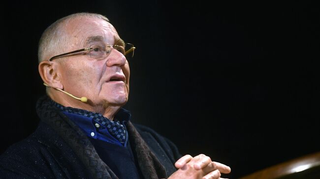 Композитор Александр Журбин на презентации своей книги Закулисные тайны и другие истории Композитор Александр Журбин на презентации своей книги Закулисные тайны и другие истории