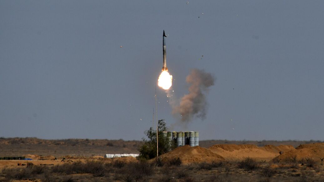 © РИА Новости / Максим БлиновПерейти в медиабанк<br>Пусковая установка зенитно-ракетного комплекса С-400 