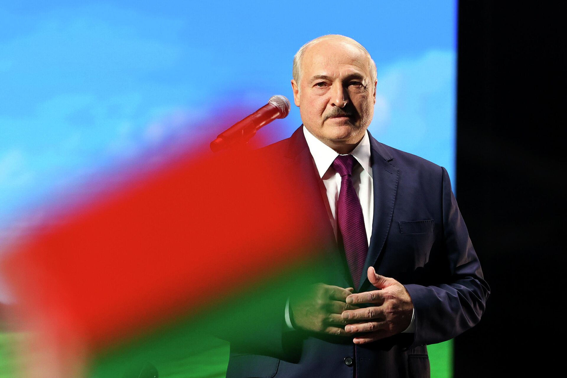 Президент Белоруссии Александр Лукашенко во время выступления в Минске - РИА Новости, 1920, 01.10.2020