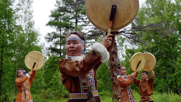 Жители села Анавгай Быстринского района Камчатского края демонстрируют национальные эвенские обряды