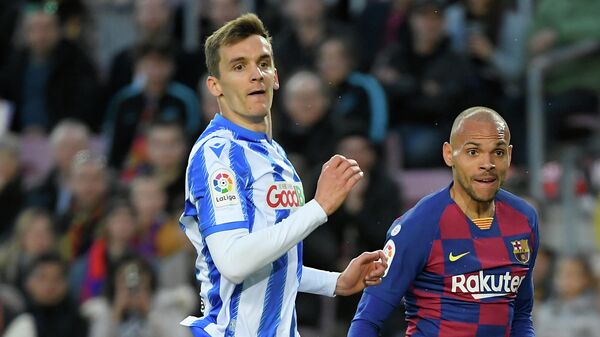 Real Sociedad's Spanish defender Diego Llorente (L) and Barcelonaґs Danish forward Martin Braithwaite eye the ball during the Spanish league football match between FC Barcelona and Real Sociedad at the Camp Nou stadium in Barcelona on March 7, 2020. (Photo by LLUIS GENE / AFP)