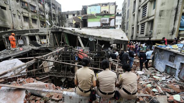 Последствия обрушения трехэтажного здания в городе Бхиванди, Индия