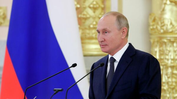 Президент РФ Владимир Путин выступает перед членами Совета Федерации Федерального Собрания Российской Федерации