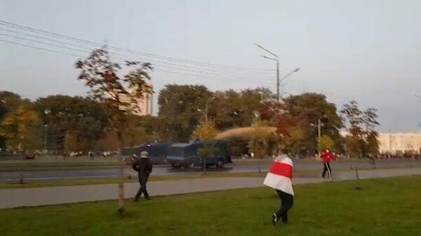 В Минске митингующих разгоняют водометами 