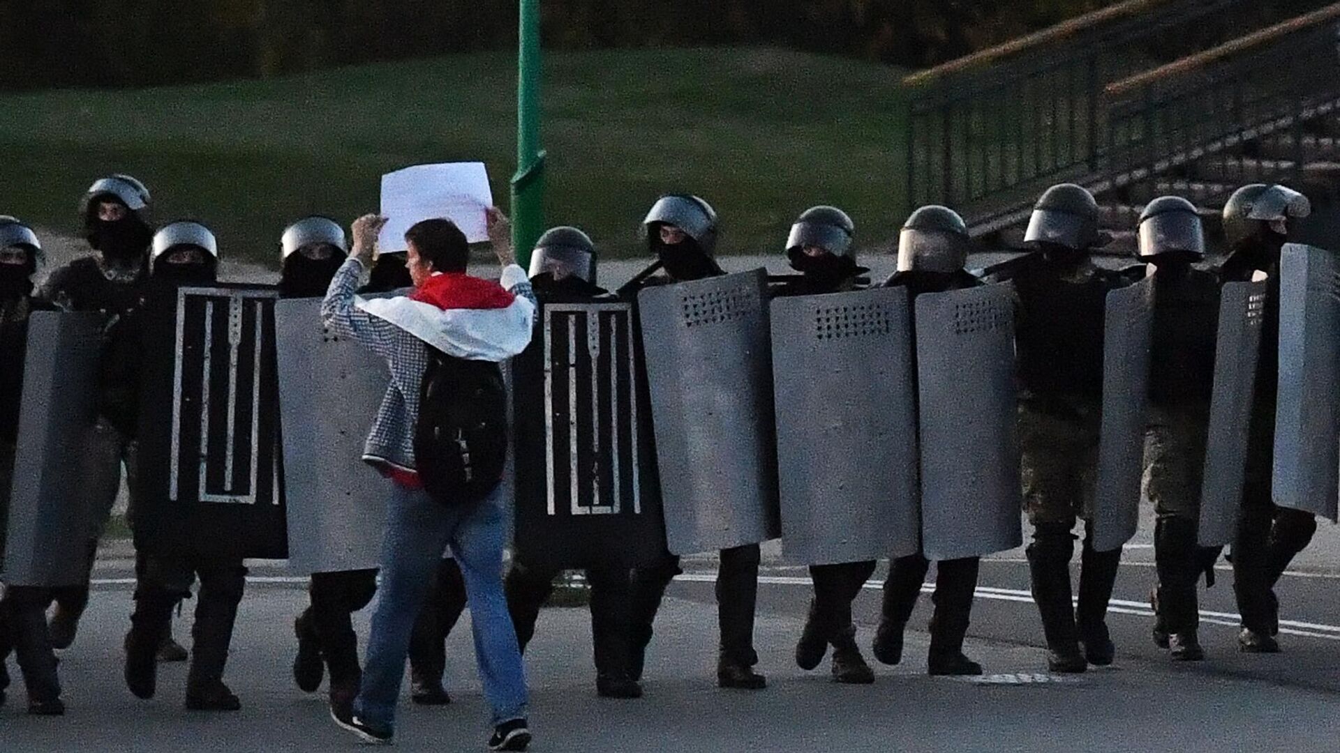  Сотрудники ОМОНа во время несанкционированной акции протеста оппозиции в Минске - РИА Новости, 1920, 27.09.2020