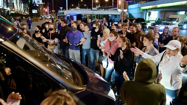 Участники несанкционированной акции протеста оппозиции в Минске