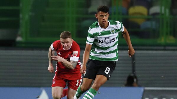 Soccer Football - Europa League - Third qualifying round - Sporting CP v Aberdeen - Estadio Jose Alvalade, Lisbon, Portugal - September 24, 2020  Sporting CP's Matheus Nunes in action with Aberdeen's Jonny Hayes REUTERS/Pedro Nunes