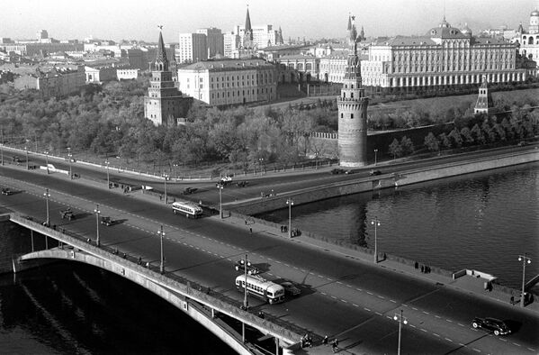 Вид на Московский Кремль и Большой Каменный мост через Москва-реку. 1948 год