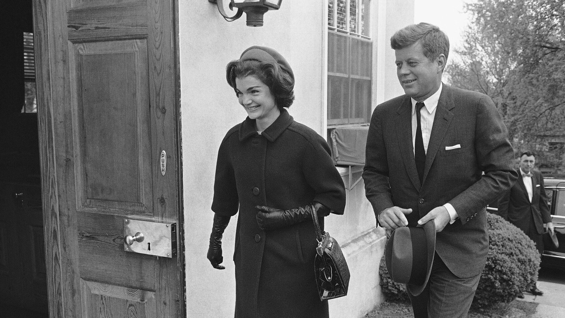 Президент США Джон Кеннеди с супругой Жаклин Кеннеди в Миддлберге - РИА Новости, 1920, 16.12.2021