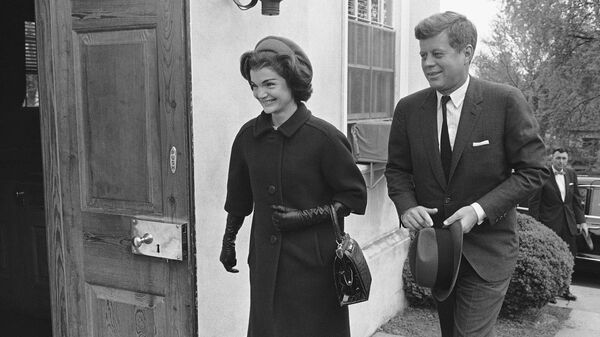 Президент США Джон Кеннеди с супругой Жаклин Кеннеди в Миддлберге
