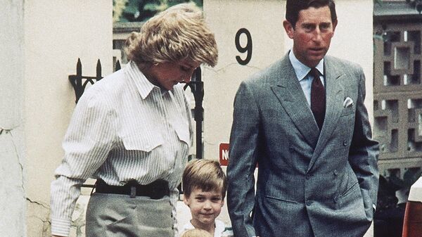 Принц Чарльз и принцесса Диана с сыновьями в Ноттинг-Хилле
