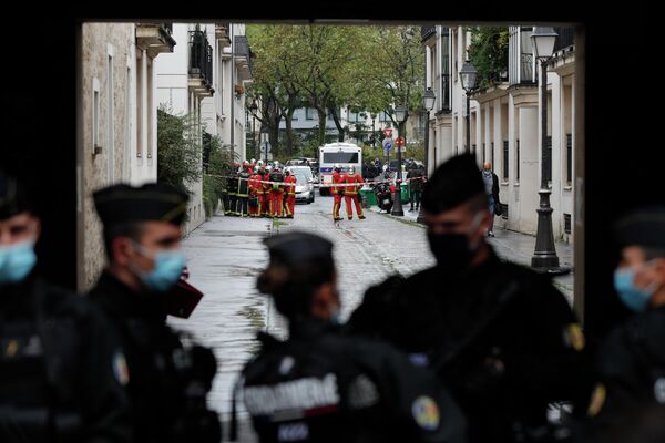 Ситуация на месте нападения у бывшего офиса французского сатирического журнала Charlie Hebdo в Париже