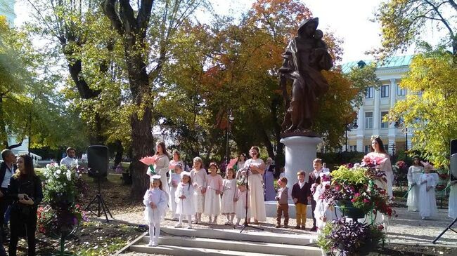 Торжественное открытие памятника Матери, установленного на Соборной площади в Пензе