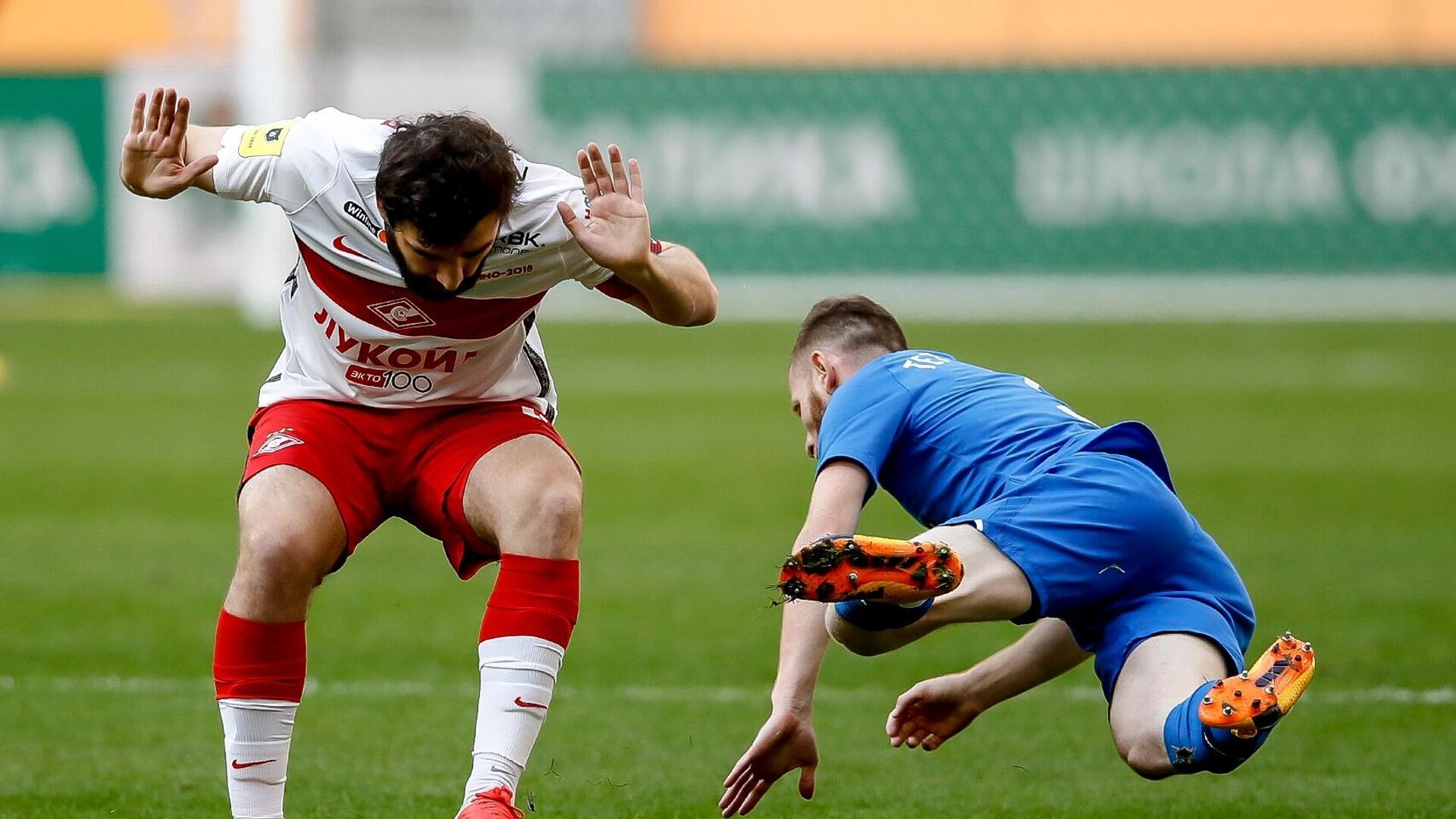 Защитник Спартака Георгий Джикия (слева) - РИА Новости, 1920, 26.09.2020