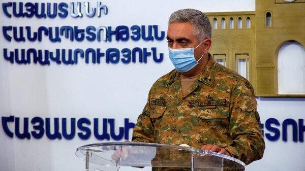 Официальный представитель Министерства обороны Армении Арцрун Ованнисян на брифинге в Едином информационном центре
