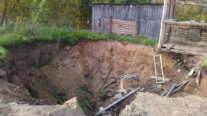 В Вятскополянском районе Кировской области под землю провалился дом - РИА Новости, 1920, 27.09.2020