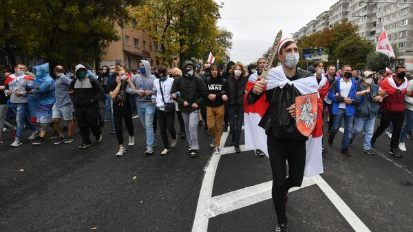 Участники несанкционированной акции протеста оппозиции в Минске