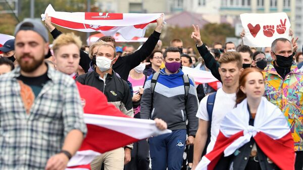 Участники несанкционированной акции протеста оппозиции в Минске