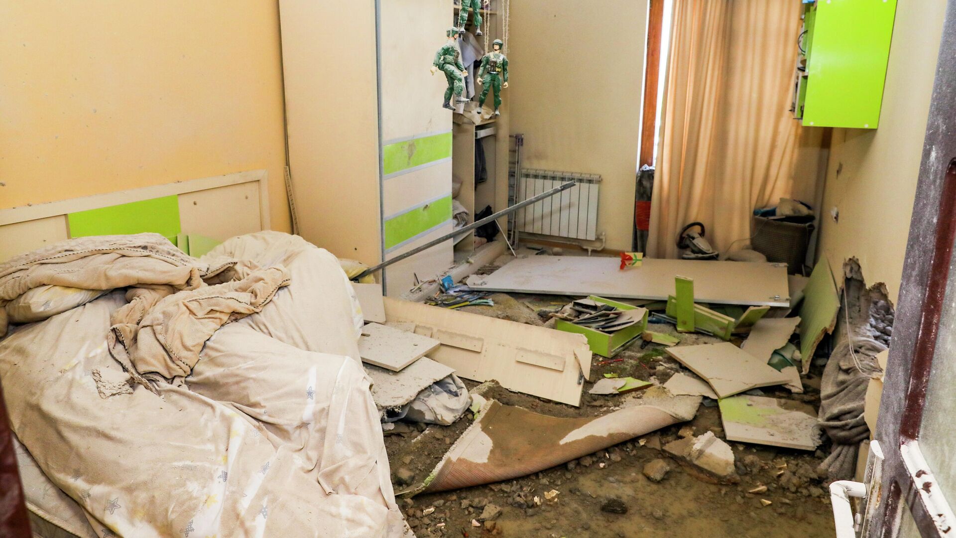 Квартира в Нагорном Карабахе, разрушенная после обстрела - РИА Новости, 1920, 27.09.2020