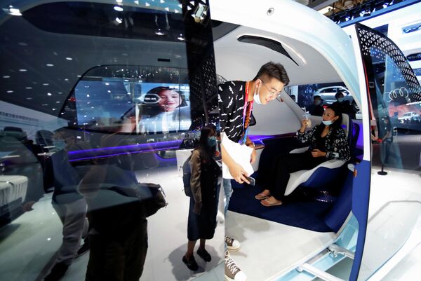 Концепт беспилотного автомобиля Hongqi на международном автошоу в Пекине
