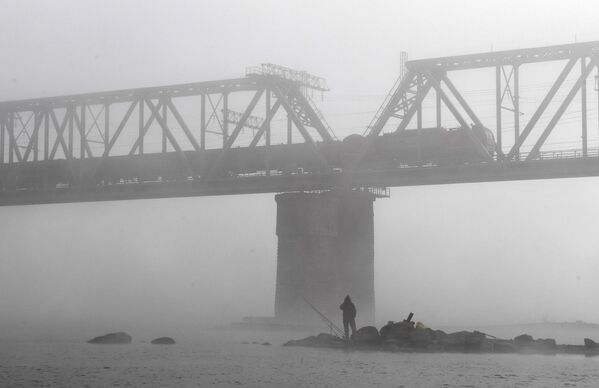 Железнодорожный мост через реку Обь, по которому проходит Транссибирская железнодорожная магистраль
