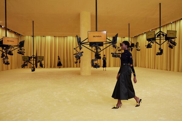 Показ коллекции Prada в рамках Недели моды в Милане