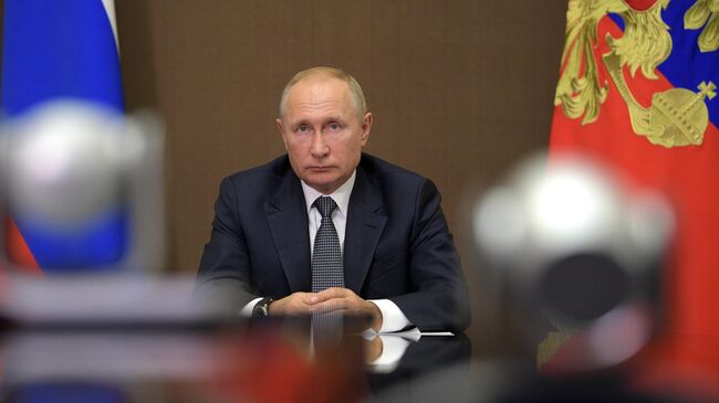 Президент РФ Владимир Путин во время встречи в режиме видеоконференции с президентом Молдавии Игорем Додоном