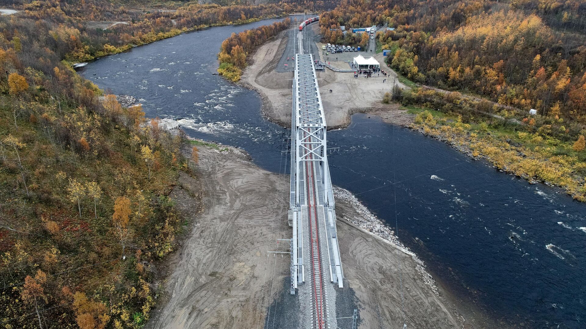 Новый железнодорожный мост через реку Кола под Мурманском - РИА Новости, 1920, 28.09.2020