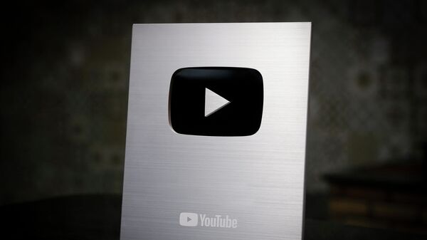 Серебряная кнопка YouTube