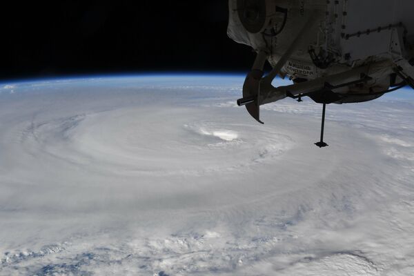 Тайфун Хайшен с борта МКС