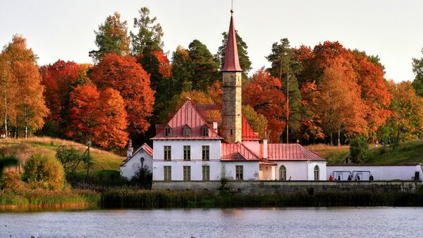 Приоратский дворец на берегу Черного озера в Гатчине Ленинградской области