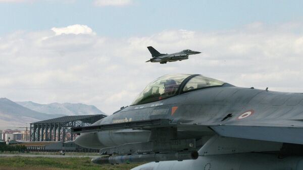 Турецкий истребитель F-16 