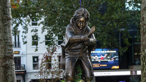 Памятник Гарри Поттеру в центре Лондона