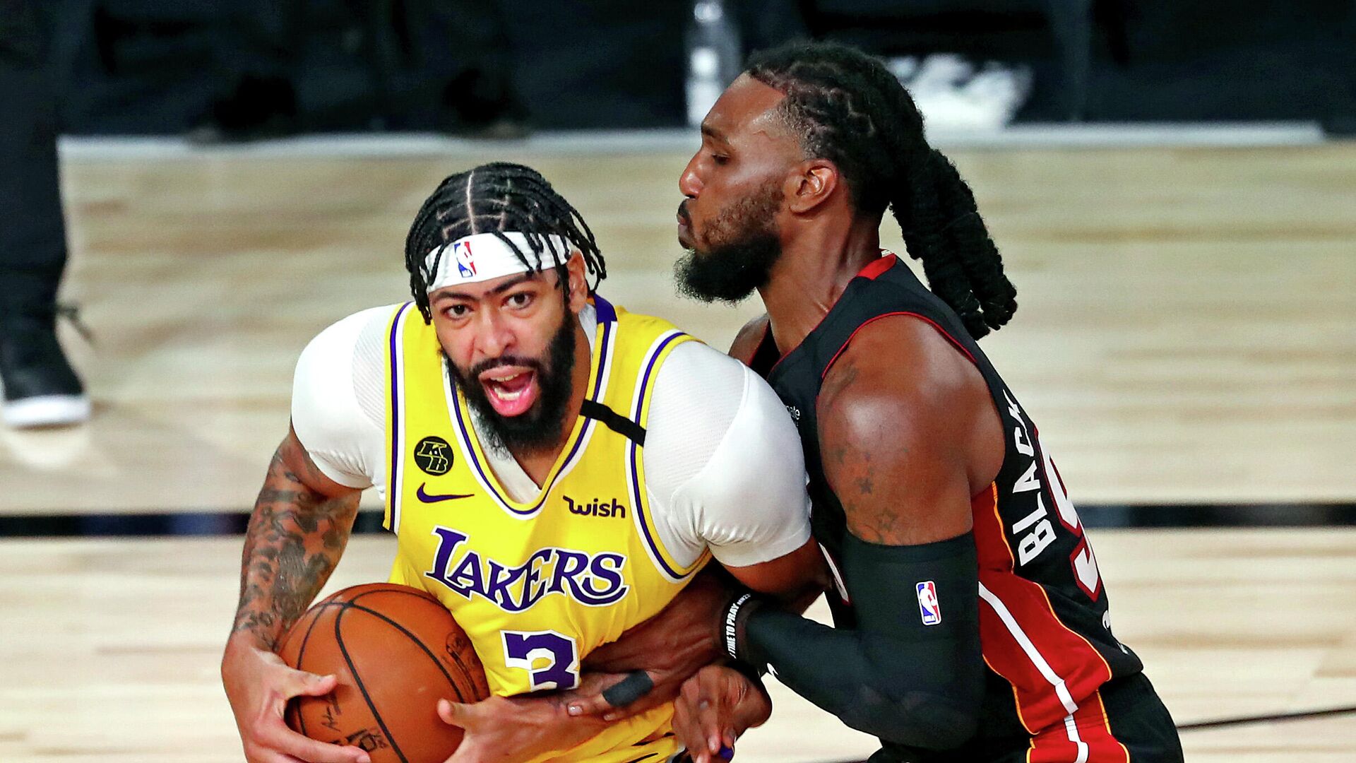 Sep 30, 2020; Orlando, Florida, USA; Los Angeles Lakers forward Anthony Davis (3) drives to the basket against Miami Heat forward Jae Crowder (99) during the third quarter in game one of the 2020 NBA Finals at AdventHealth Arena. Mandatory Credit: Kim Klement-USA TODAY Sports - РИА Новости, 1920, 01.10.2020