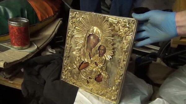 Сотрудники ФСБ нашли украденную из Валдайского монастыря икону, подаренную Путиным