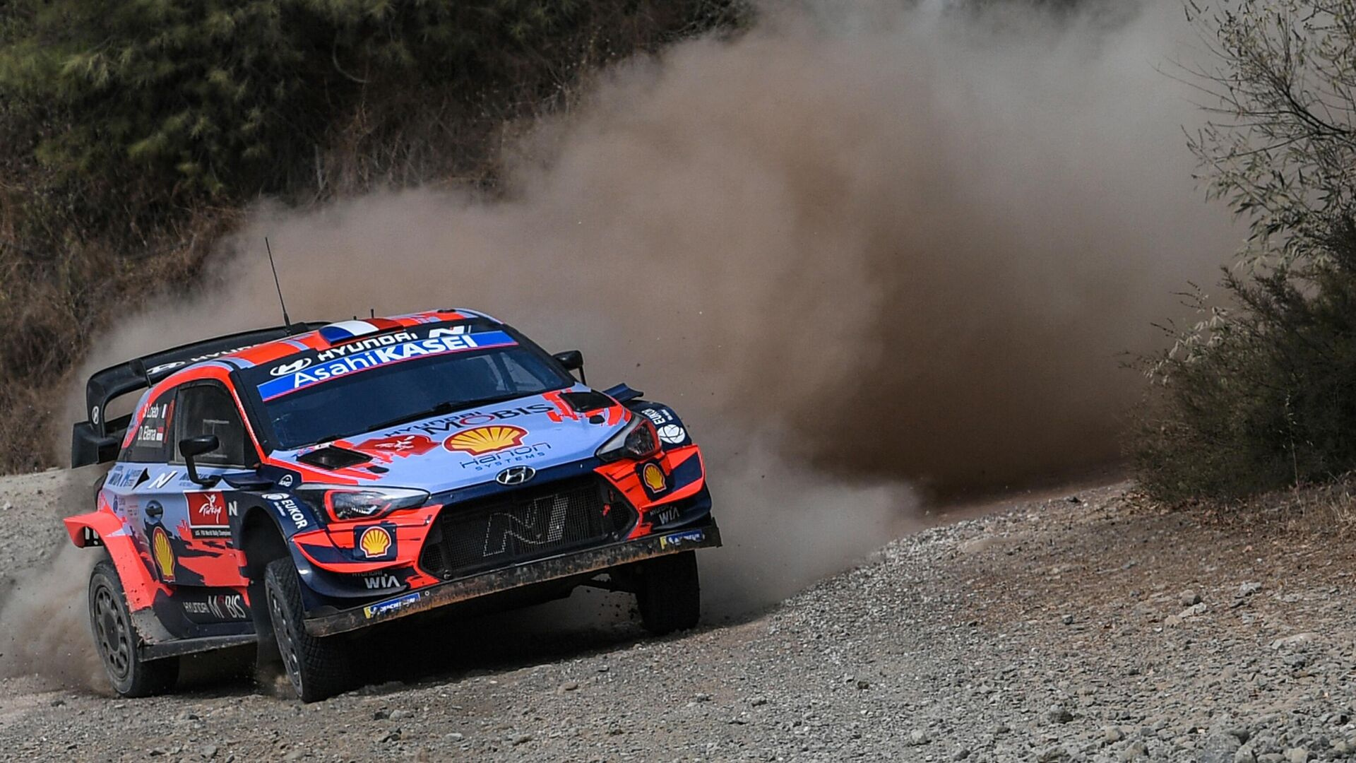 French driver Sebastien Loeb and co-driver Daniel Elena steer their Hyundai i20 coupe WRC racing car during the Marmaris stage on the third and last day of the Turkish WRC rally in Mugla on September 20, 2020. (Photo by Ozan KOSE / AFP) - РИА Новости, 1920, 01.10.2020