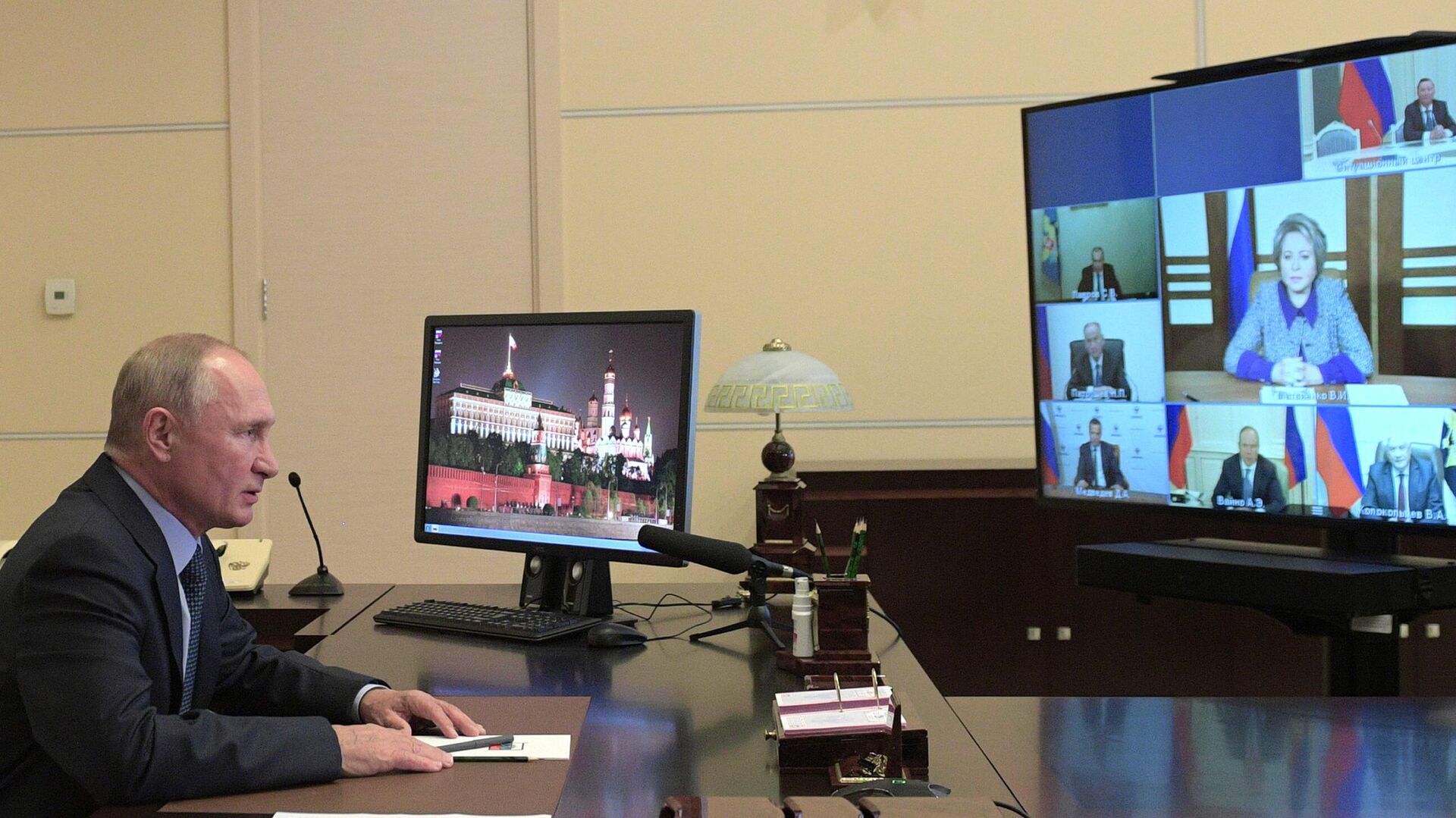 Президент РФ Владимир Путин проводит оперативное совещание с постоянными членами Совета безопасности РФ - РИА Новости, 1920, 06.11.2020