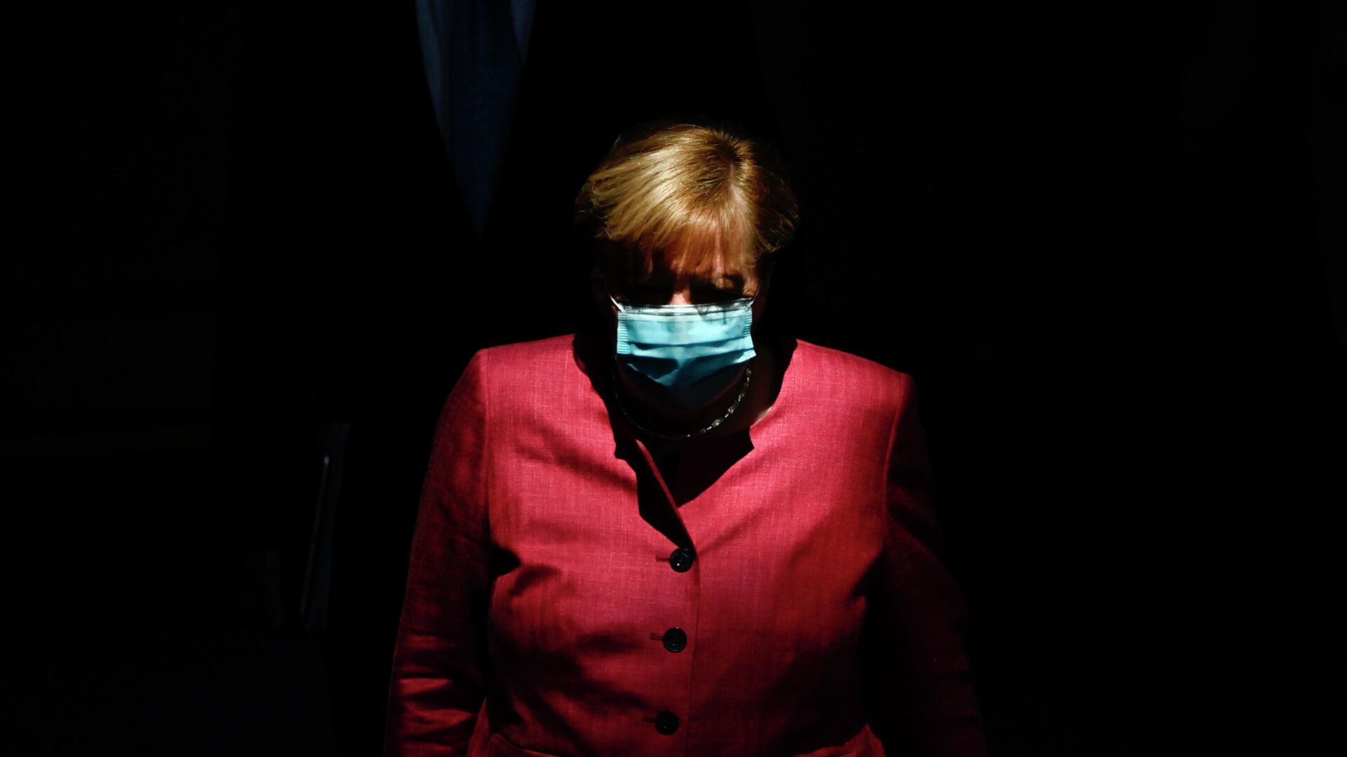 Канцлер Германии Ангела Меркель в защитной маске на заседании в Бундестаге - РИА Новости, 1920, 05.04.2021