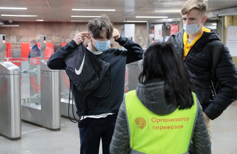 Проверка масочного режима в московском метро