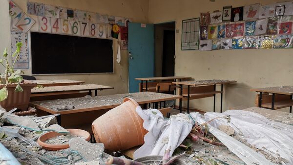 Учебный класс в школе в азербайджанском Тертере близ Карабаха после обстрелов