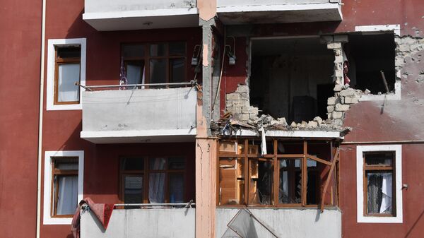 Последствия обстрелов в азербайджанском Тертере близ Карабаха