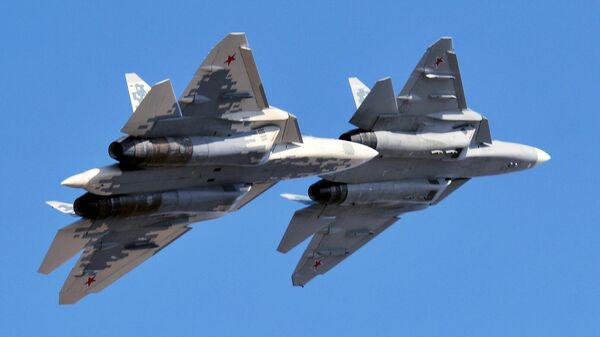Многофункциональные истребители пятого поколения Су-57. Архивное фото